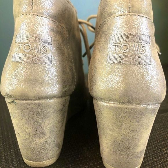 Toms Metallic Wedge, Size 7.5 - Picture 3 of 6